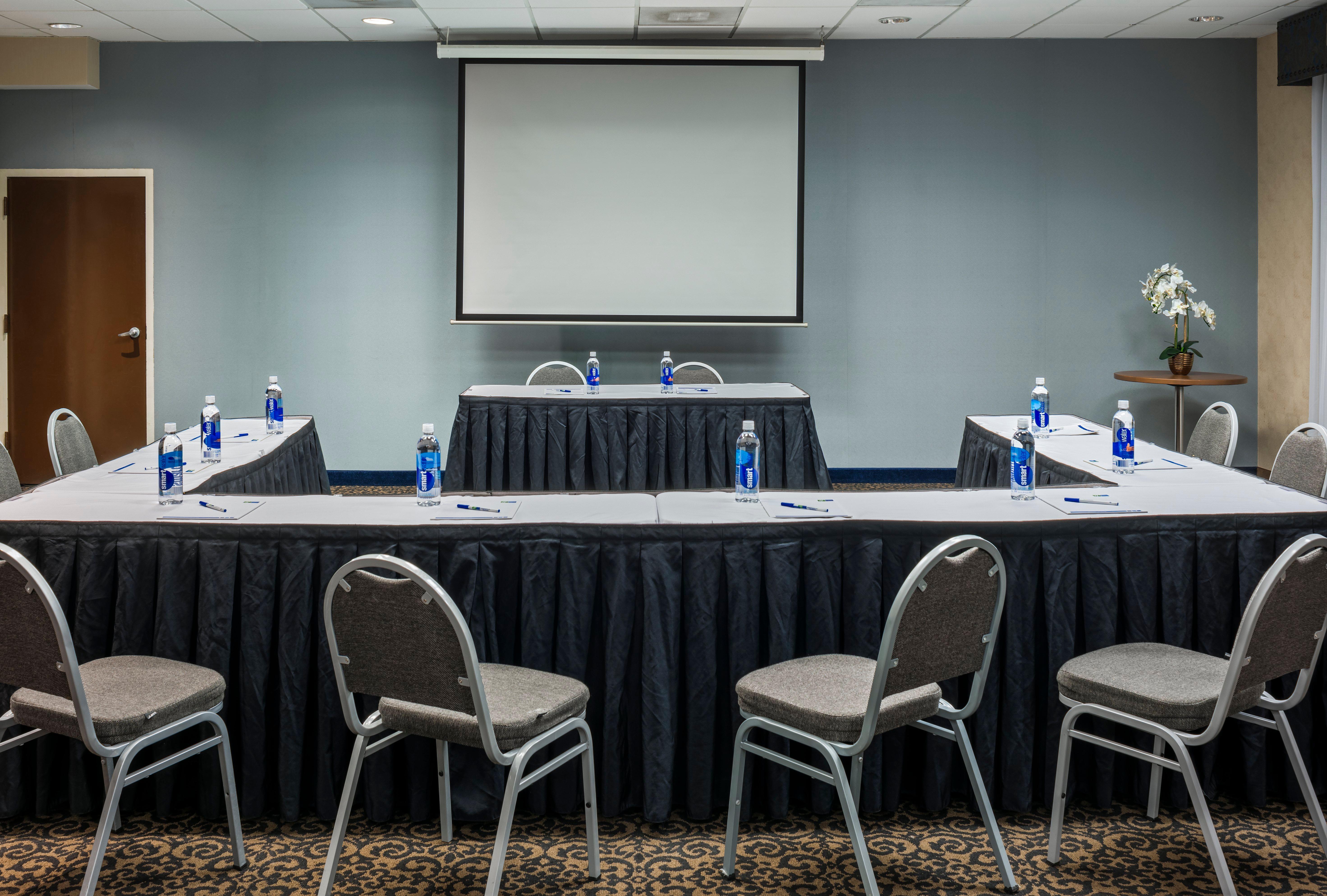 Holiday Inn Express & Suites Laurel Lakes By Ihg Εξωτερικό φωτογραφία