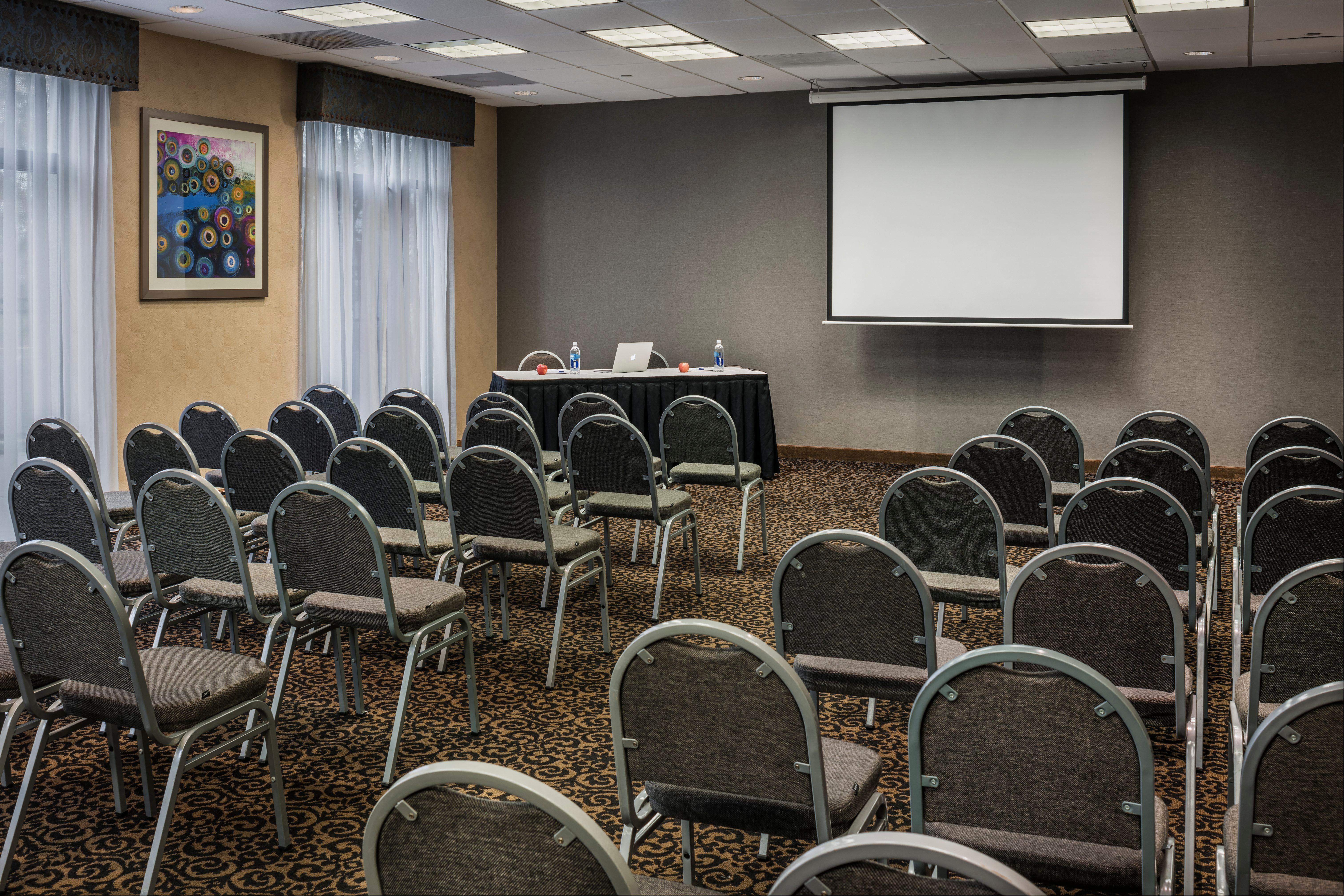 Holiday Inn Express & Suites Laurel Lakes By Ihg Εξωτερικό φωτογραφία