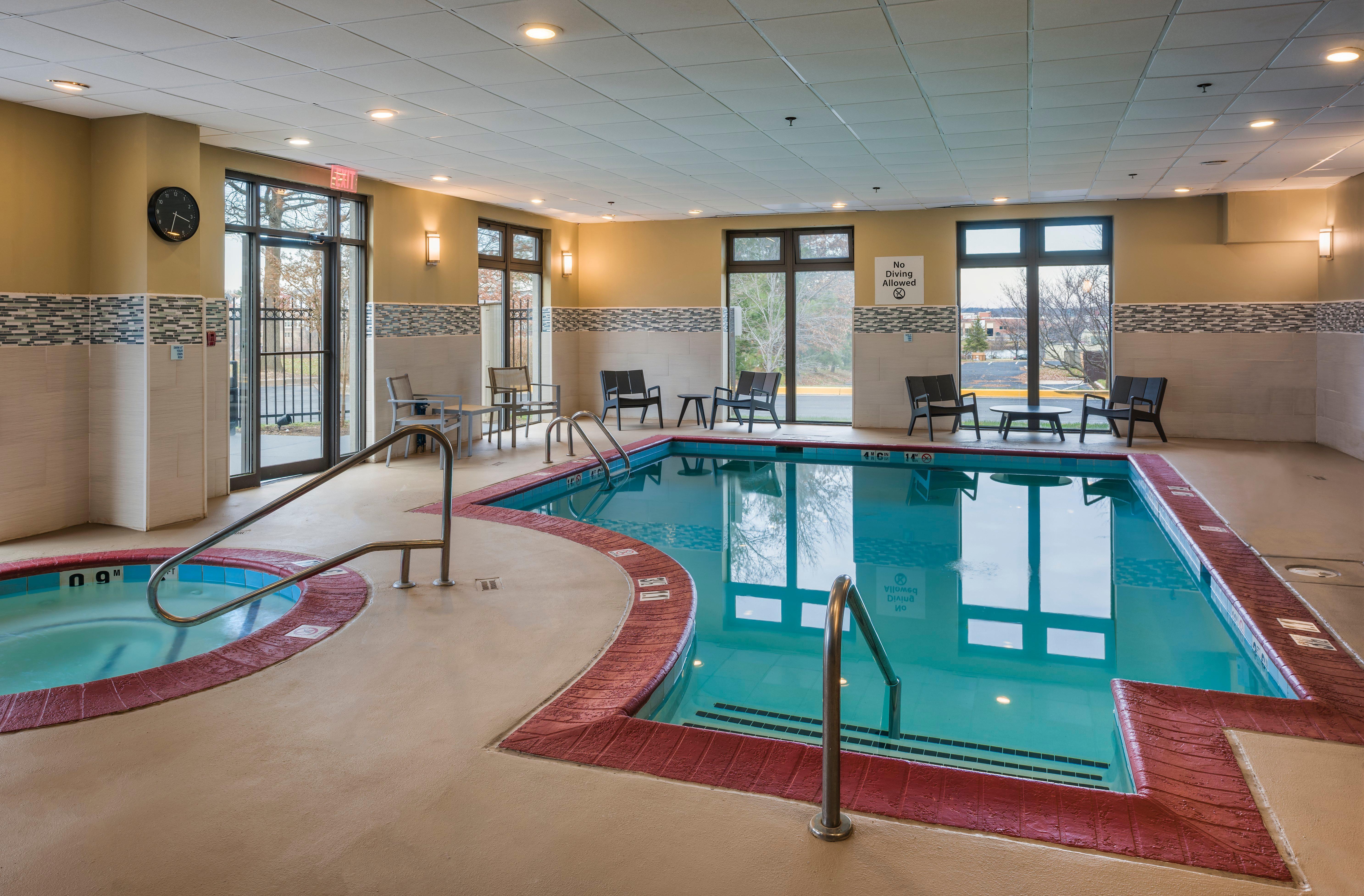 Holiday Inn Express & Suites Laurel Lakes By Ihg Εξωτερικό φωτογραφία