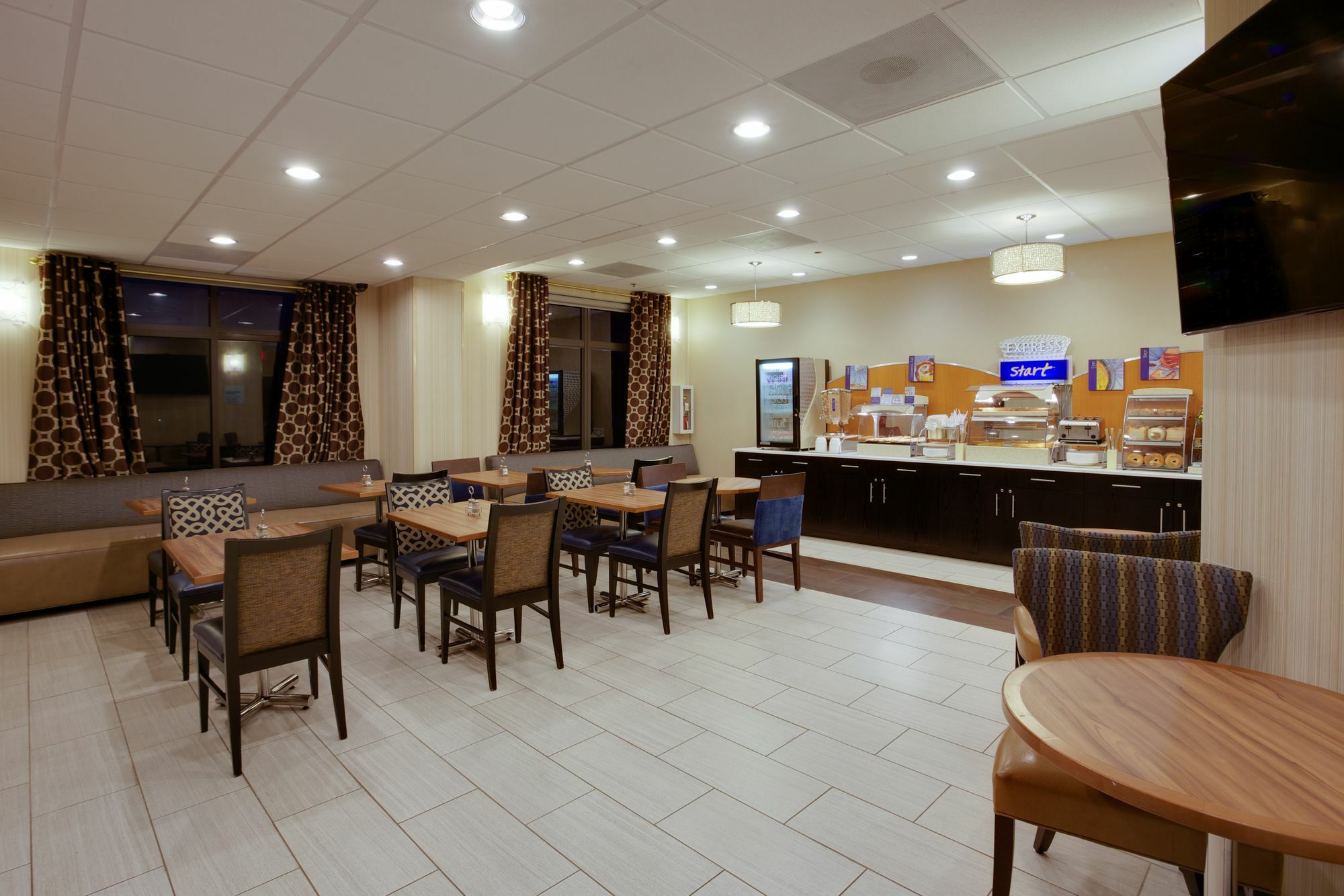 Holiday Inn Express & Suites Laurel Lakes By Ihg Εξωτερικό φωτογραφία